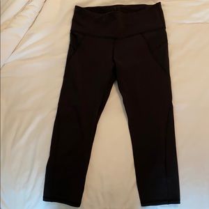 Black Athleta cropped leggings